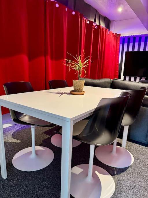 Experience Cinema Immersif Dans Appartement Renove Pres De Montmartre Paris Extérieur photo