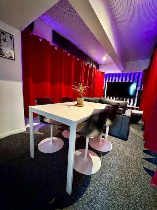 Experience Cinema Immersif Dans Appartement Renove Pres De Montmartre Paris Extérieur photo